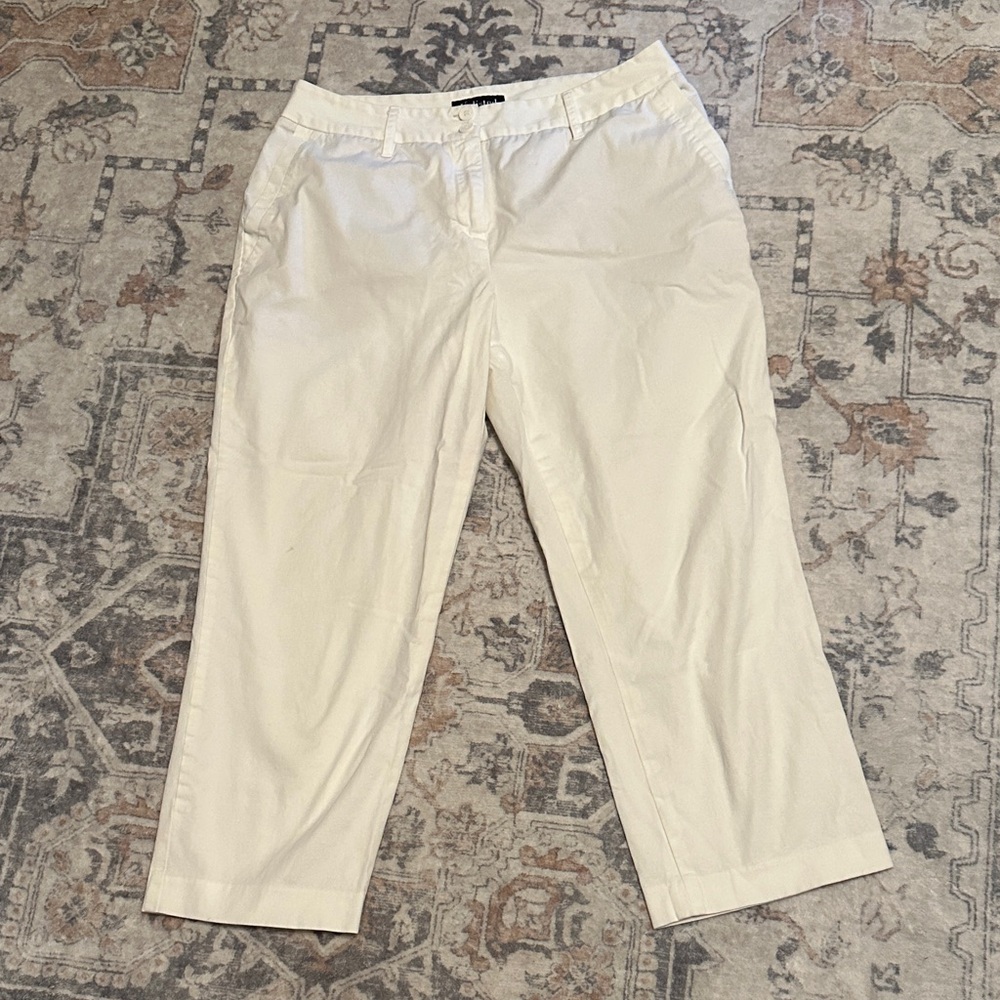 Unlisted by Kenneth Cole White Cropped Pants EUC